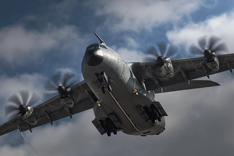 Airbus A400M en pasada baja